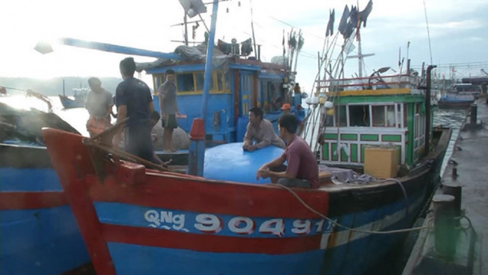 Tàu cá Quảng Ngãi bị đâm chìm khi đánh cá ở Hoàng Sa, 8 người mất tích